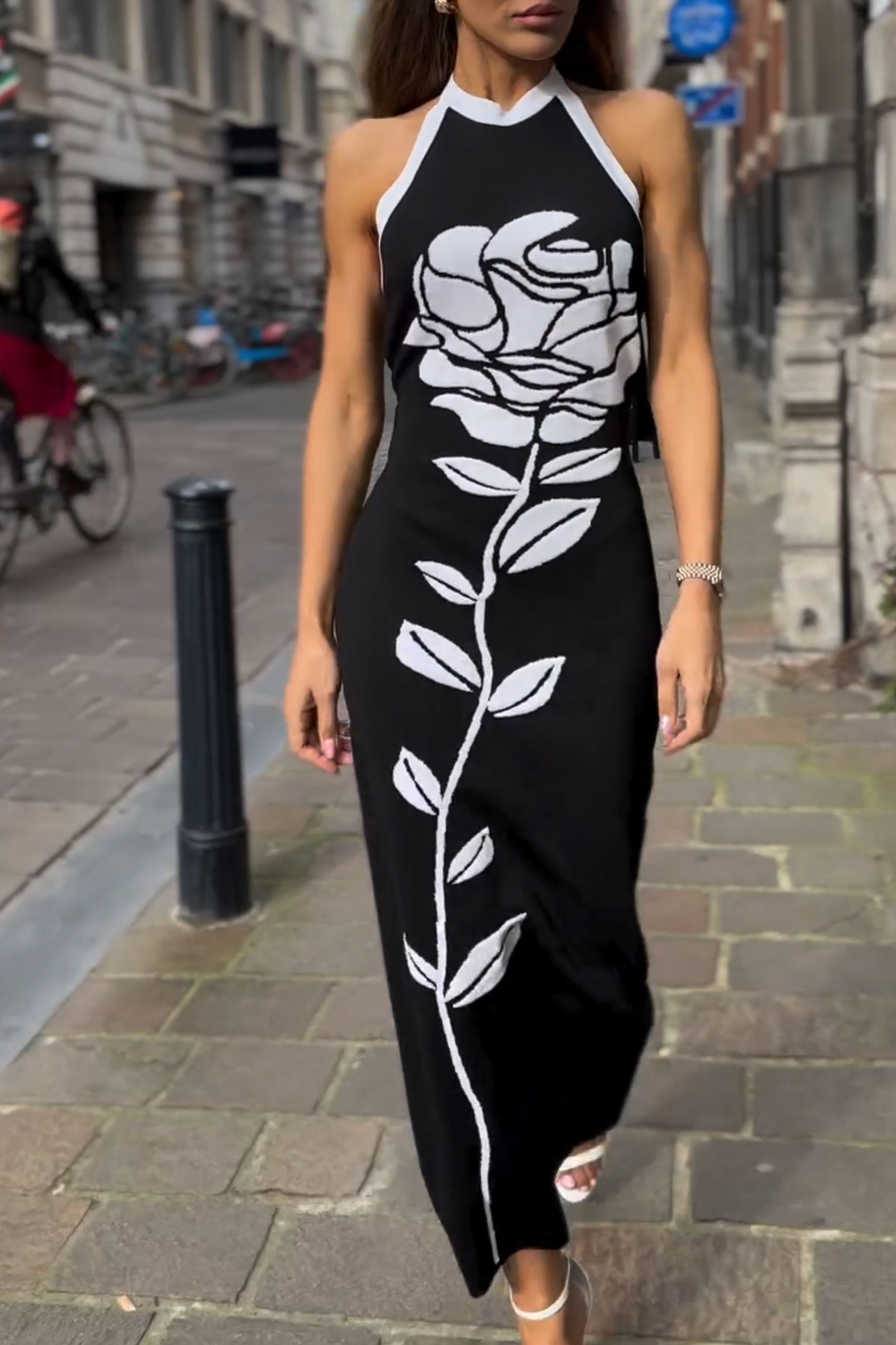 Sleeveless knitted floral pattern dress