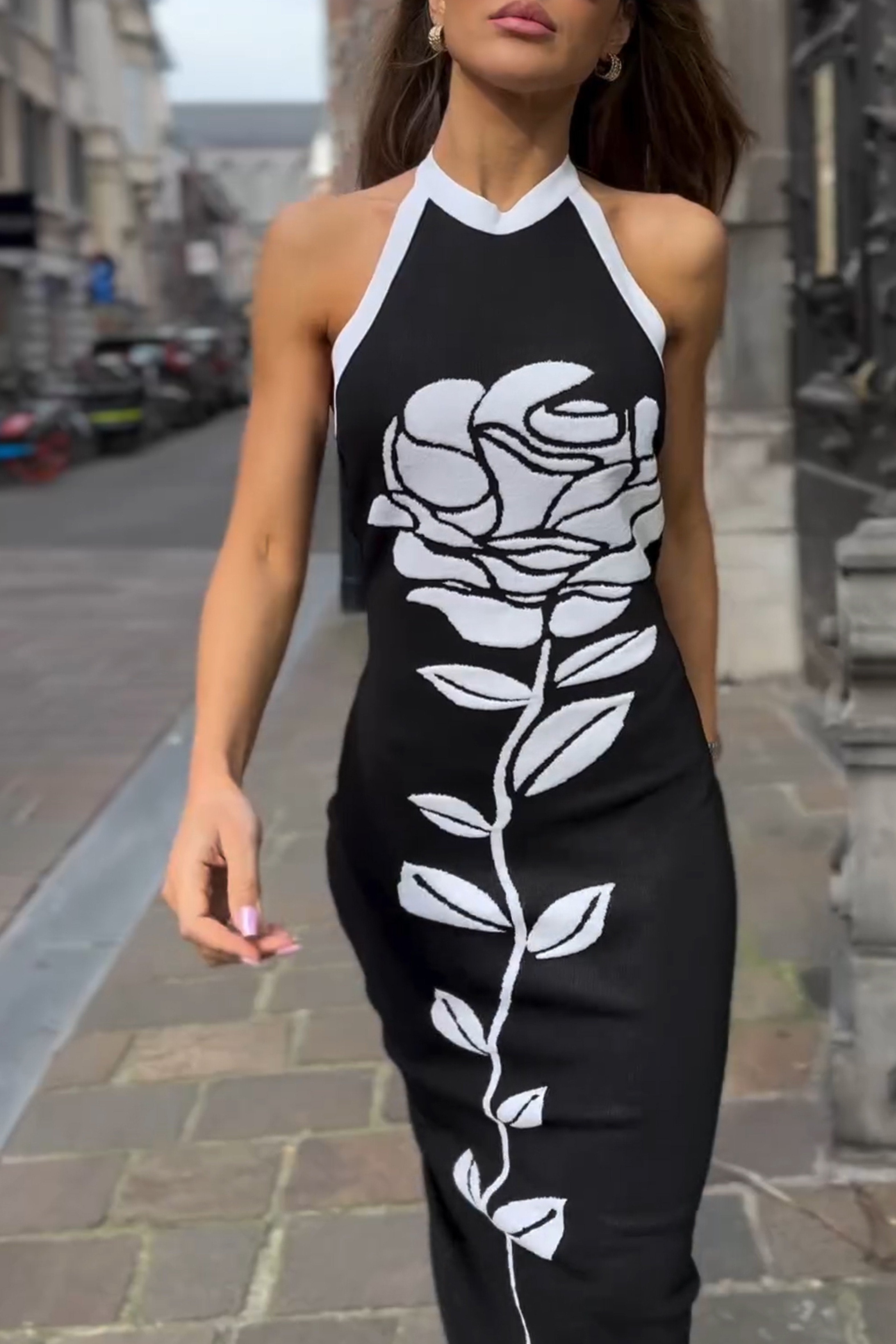 Sleeveless knitted floral pattern dress
