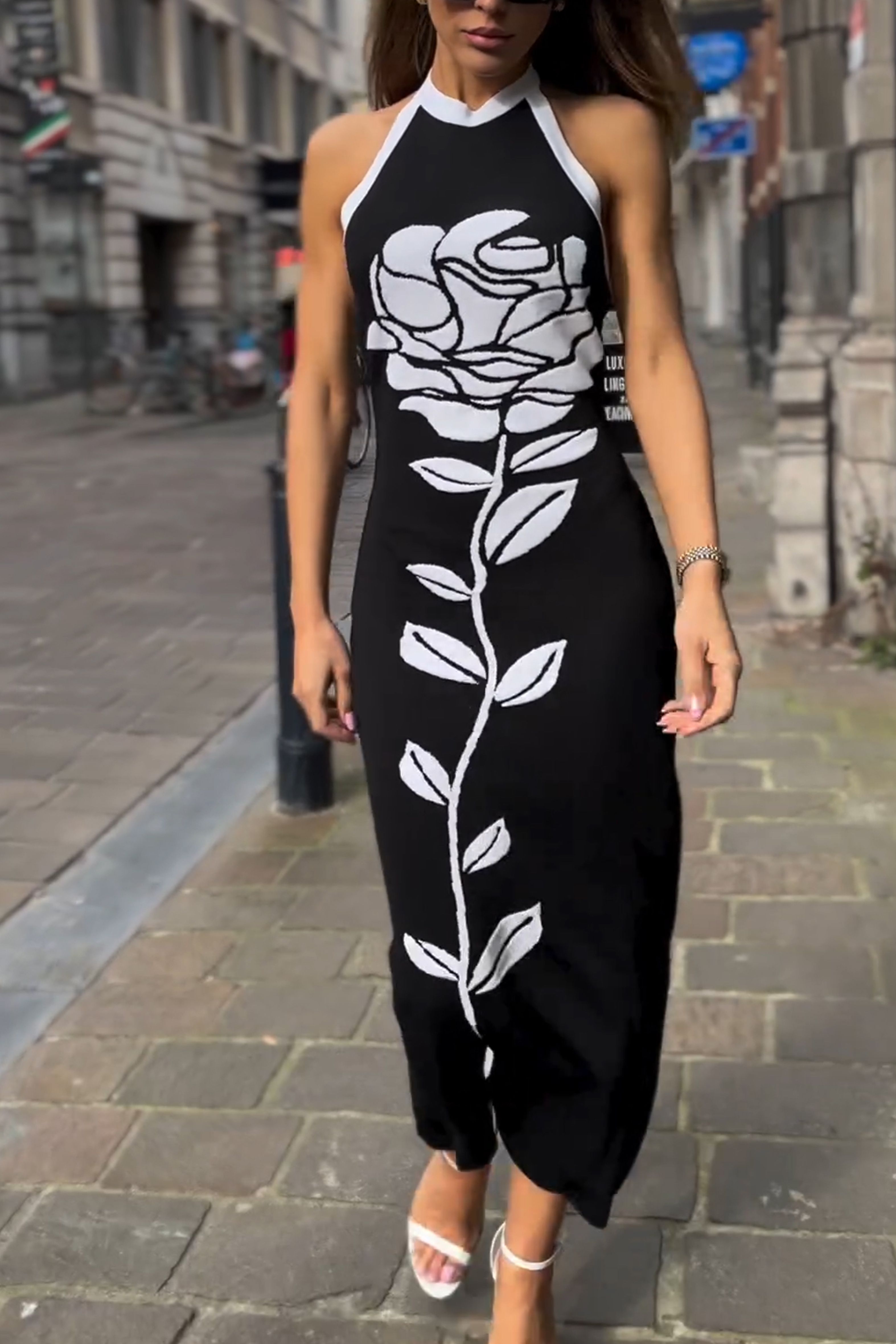 Sleeveless knitted floral pattern dress
